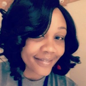 Meet your Posher, Dereka